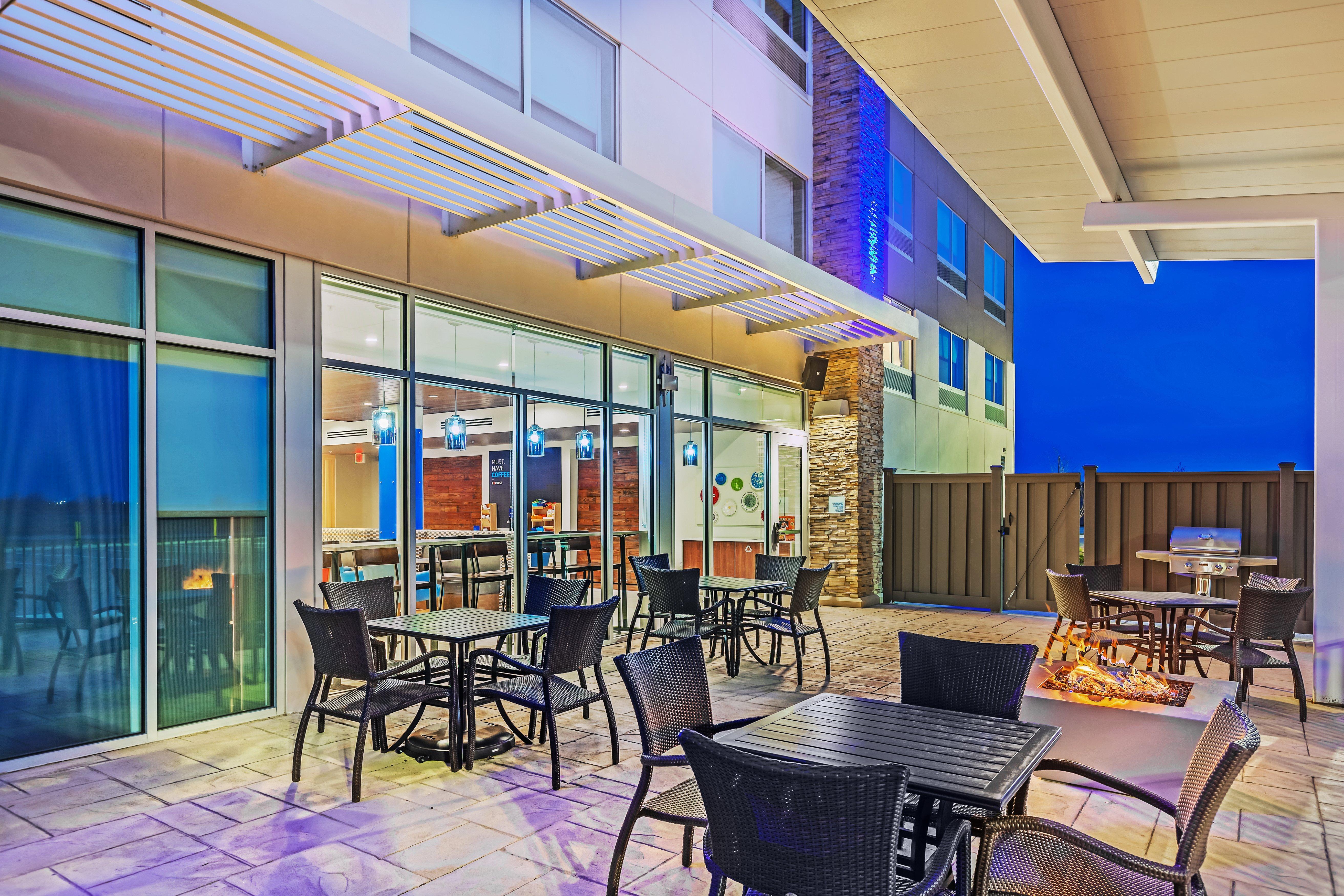 Holiday Inn Express And Suites Chanute By Ihg Ngoại thất bức ảnh